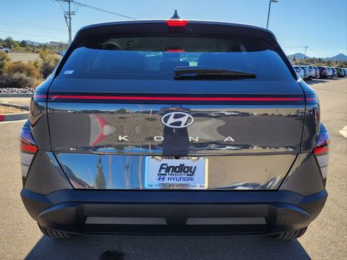 Certified 2025 Hyundai Kona SE image 5