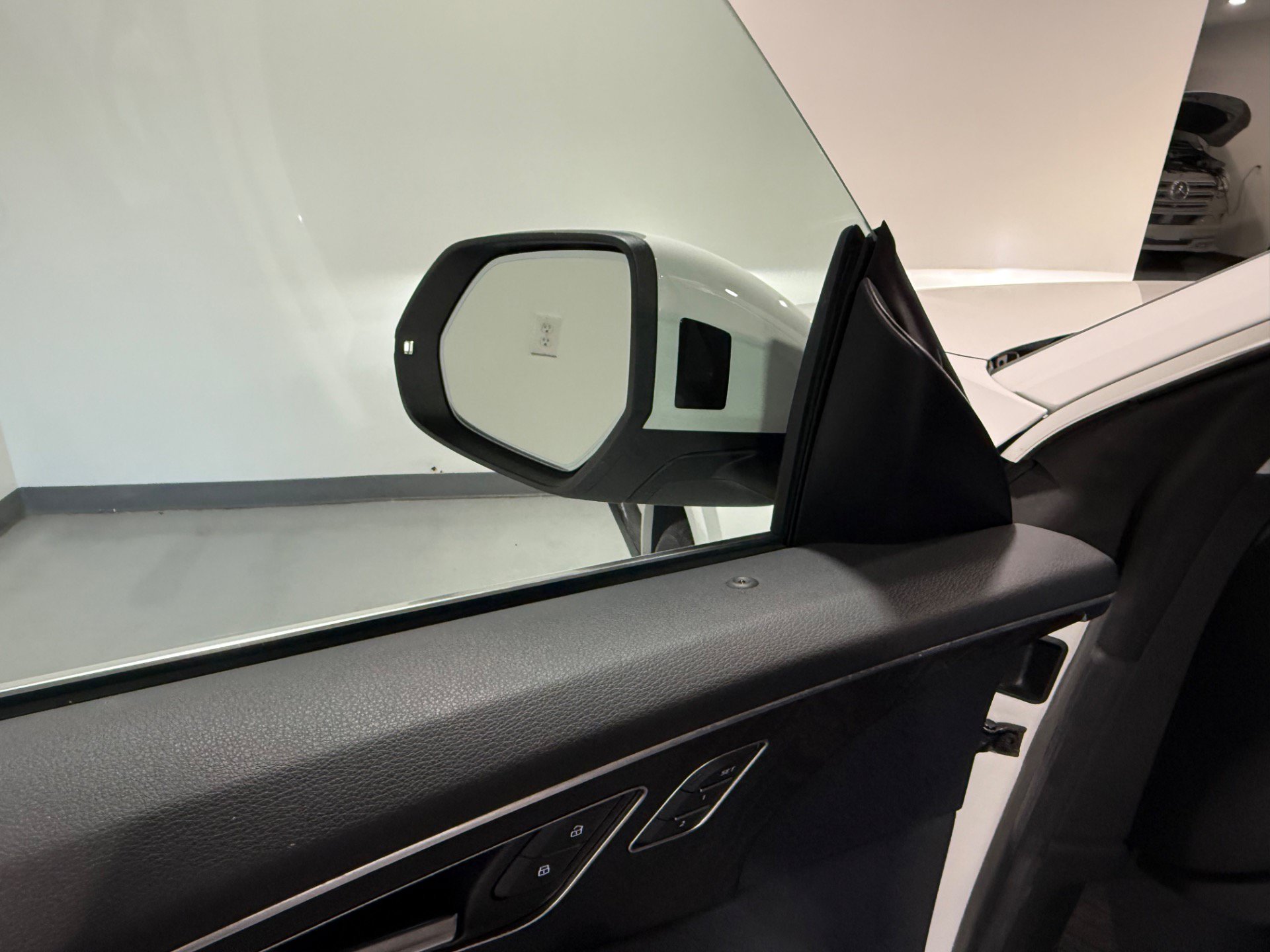 Used 2023 Audi Q8 Premium w/ Convenience Package AWD/4WD image 15