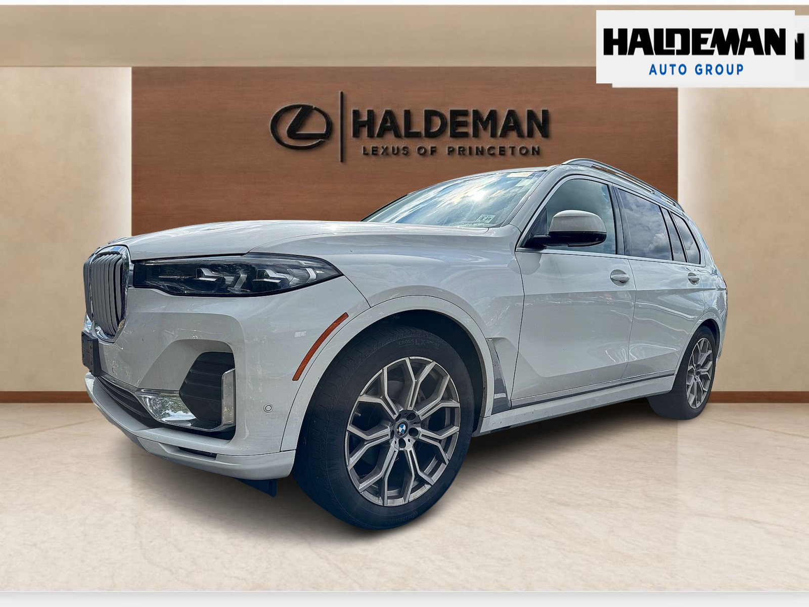 Used 2022 BMW X7 xDrive40i w/ Executive Package AWD/4WD image 2
