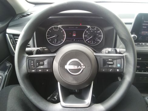 Used 2024 Nissan Rogue SV image 15