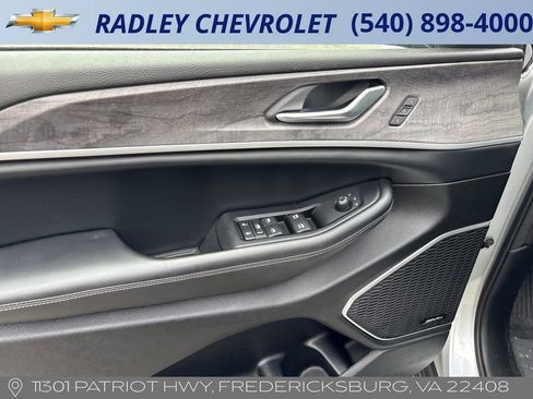 Used 2022 Jeep Grand Cherokee L Limited AWD/4WD image 5
