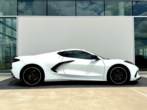 Used 2022 Chevrolet Corvette Stingray Coupe RWD image 3