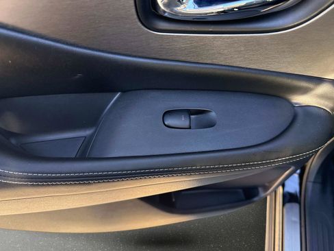 Used 2022 Nissan Murano SV w/ SV Midnight Edition Package image 12