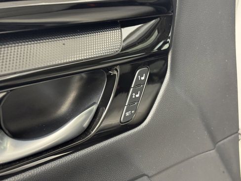 Used 2025 Honda CR-V EX-L image 9