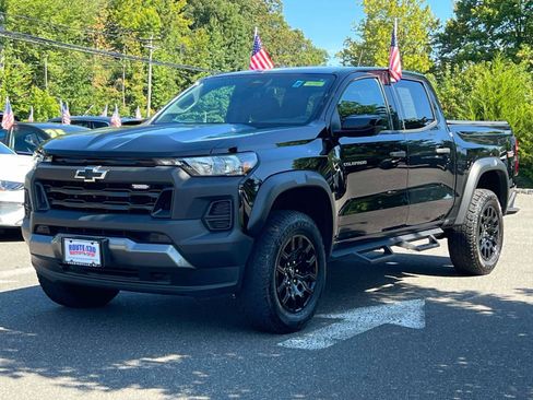 Used 2024 Chevrolet Colorado Trail Boss w/ Technology Package AWD/4WD image 2