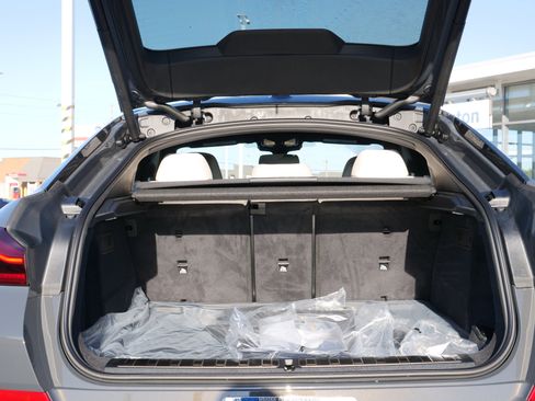 New 2026 BMW X6 xDrive40i w/ Executive Package image 14