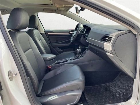 Used 2020 Volkswagen Jetta SE w/ SE Cold Weather Package image 19