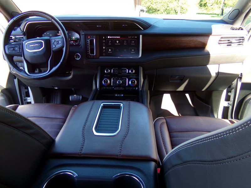 Used 2024 GMC Yukon XL Denali Ultimate AWD/4WD image 29