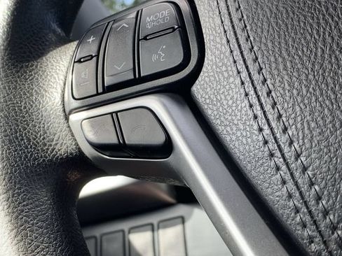 Certified 2019 Toyota Highlander LE AWD/4WD image 24