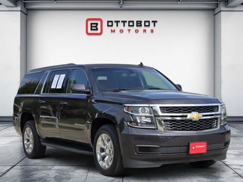 Used 2018 Chevrolet Suburban LS RWD image 2