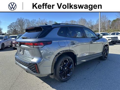 New 2026 Volkswagen Tiguan SE R-Line FWD image 5