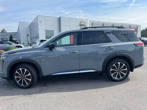 New 2026 Nissan Pathfinder Platinum w/ Lighting Package AWD/4WD image 2