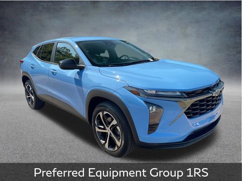 Used 2024 Chevrolet Trax RS w/ Driver Confidence Package FWD image 2