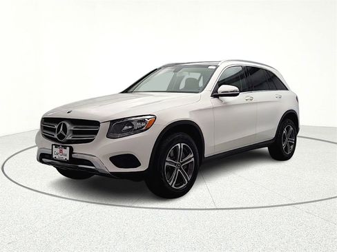Used 2019 Mercedes-Benz GLC 300 4MATIC w/ Premium Package image 3