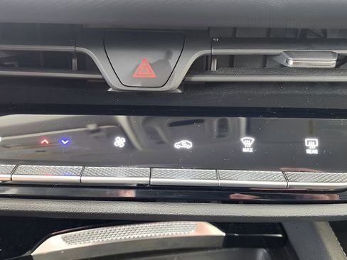 Used 2025 Buick Envision Preferred AWD/4WD image 32