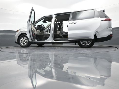 Certified 2023 Kia Carnival LX image 50