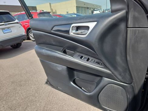 Used 2020 Nissan Pathfinder S FWD image 19