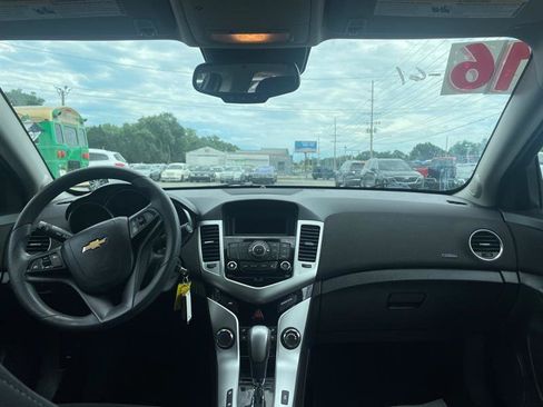 Used 2016 Chevrolet Cruze LT FWD image 10