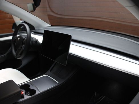 Used 2023 Tesla Model Y Performance image 25