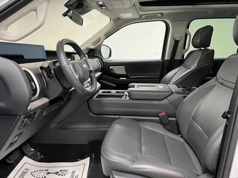 Used 2025 Ford Expedition Active AWD/4WD image 18