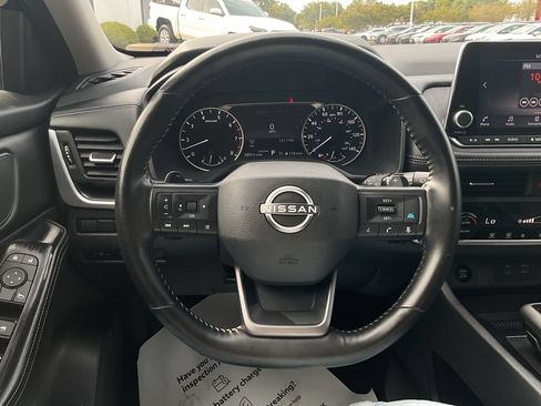 Used 2025 Nissan Rogue SV FWD image 34
