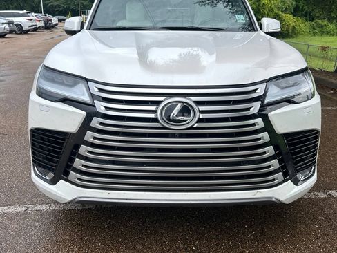 Used 2022 Lexus LX 600 4WD w/ Accessory Package (Z1) image 2