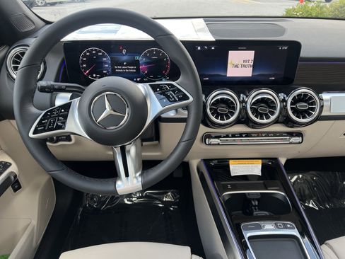 Used 2025 Mercedes-Benz GLB 250 image 27