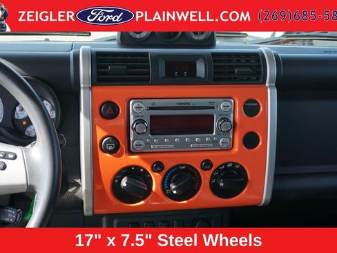 Used 2014 Toyota FJ Cruiser 4WD w/ Convenience Package image 14