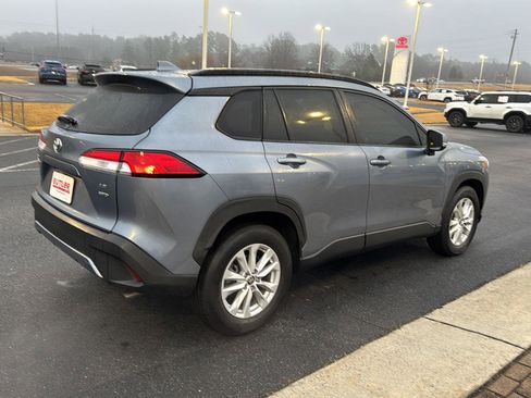 Certified 2022 Toyota Corolla Cross LE image 5