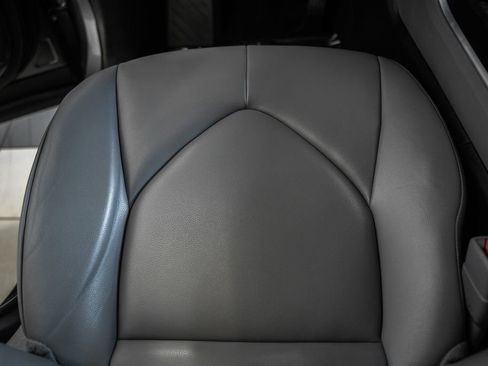 Used 2023 Toyota Highlander XLE FWD image 27