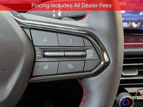 Used 2024 Chevrolet Traverse RS FWD image 29
