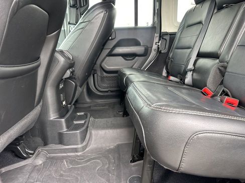 Used 2022 Jeep Wrangler Unlimited Sahara AWD/4WD image 19