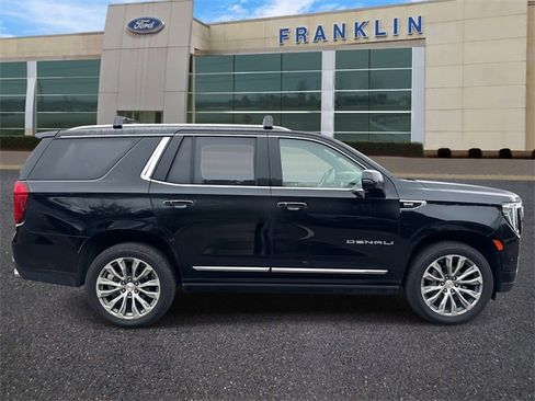 Used 2021 GMC Yukon Denali w/ Denali Premium Package image 8