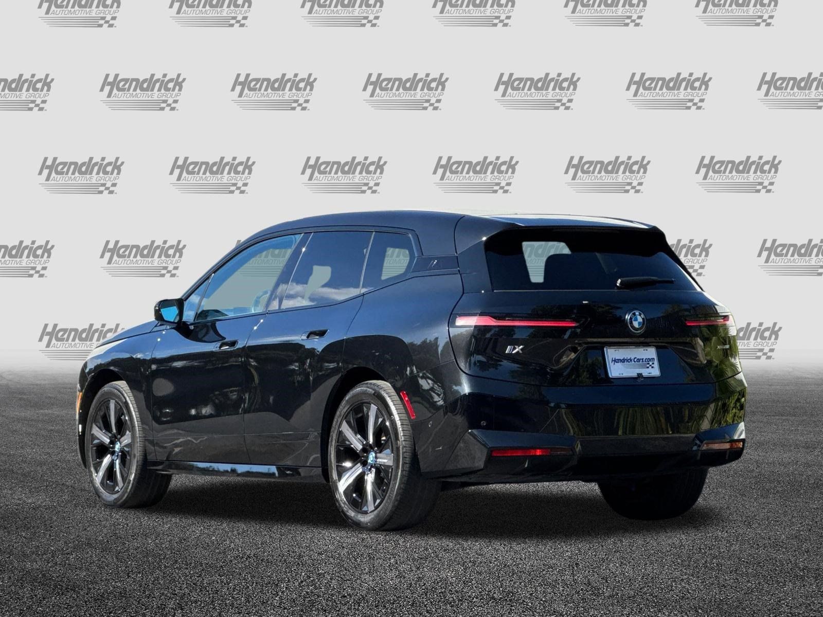 Used 2024 BMW iX xDrive50 w/ Sport Package AWD/4WD image 7