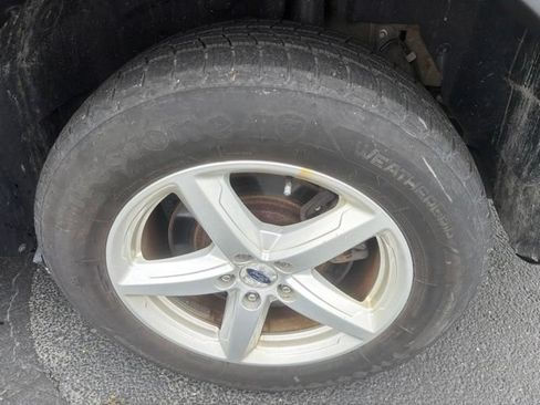 Used 2017 Ford Explorer XLT w/ Equipment Group 202A AWD/4WD image 29