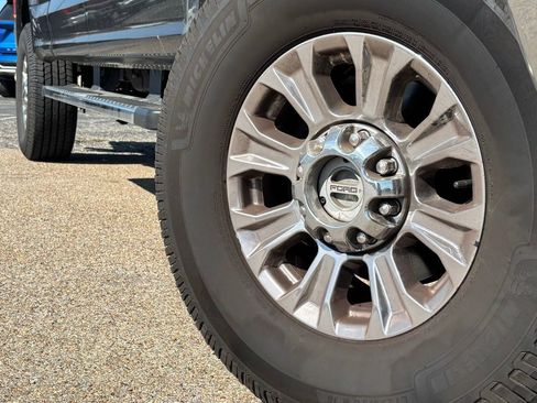 Used 2019 Ford F250 XLT w/ XLT Premium Package image 2