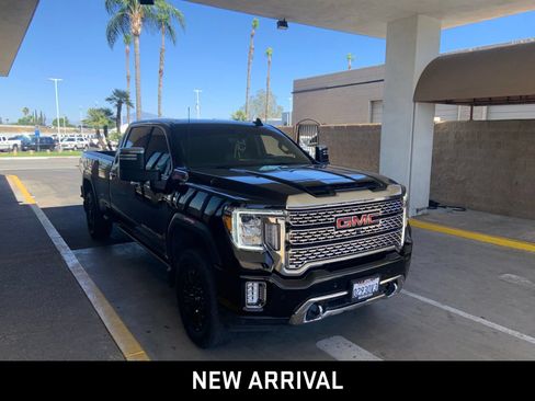 Used 2022 GMC Sierra 2500 Denali w/ Denali Black Diamond Edition AWD/4WD image 3