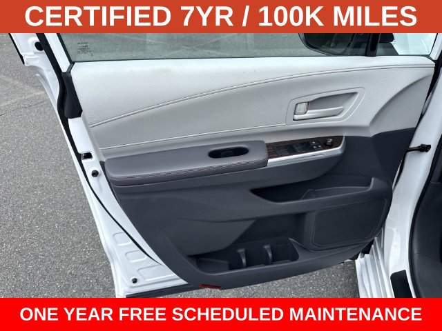 Used 2024 Toyota Sienna LE AWD/4WD image 13