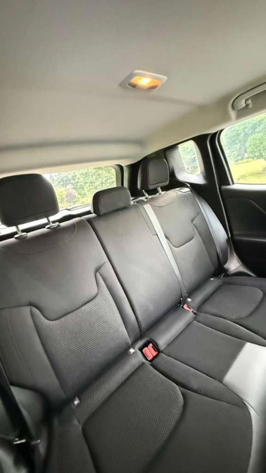 Used 2020 Jeep Renegade Altitude AWD/4WD image 15