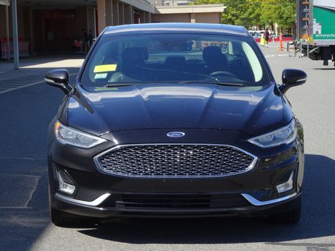 Used 2020 Ford Fusion Titanium image 2