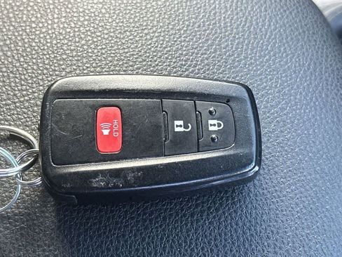 Used 2024 Toyota RAV4 XLE AWD/4WD image 28
