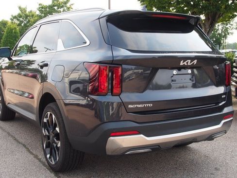 Used 2025 Kia Sorento EX w/ Panoramic Sunroof Package AWD/4WD image 5