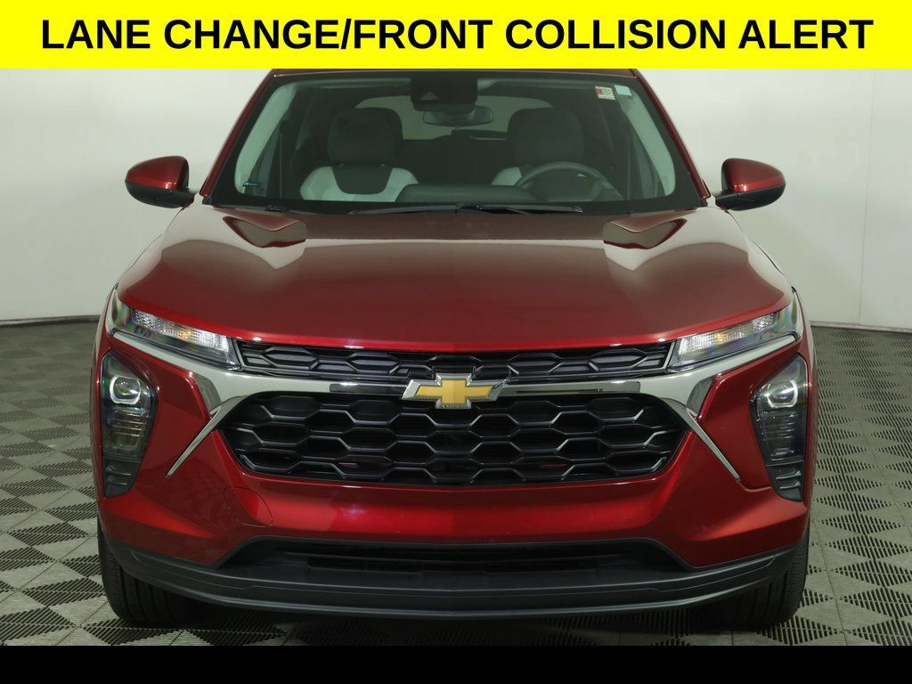 Used 2025 Chevrolet Trax LS w/ LS Convenience Package FWD image 7