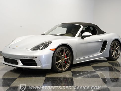 Used 2017 Porsche 718 Boxster S RWD image 5