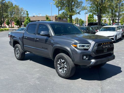 Used 2022 Toyota Tacoma TRD Off-Road w/ TRD Premium Off Road Package AWD/4WD image 5