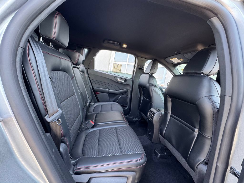 Used 2024 Ford Escape ST-Line w/ Tech Pack #1 FWD image 33