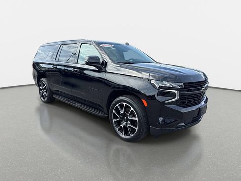 Used 2023 Chevrolet Suburban RST w/ Sport Performance Package AWD/4WD image 2