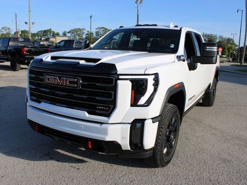 Used 2024 GMC Sierra 2500 AT4 w/ AT4 Premium Plus Package AWD/4WD image 3