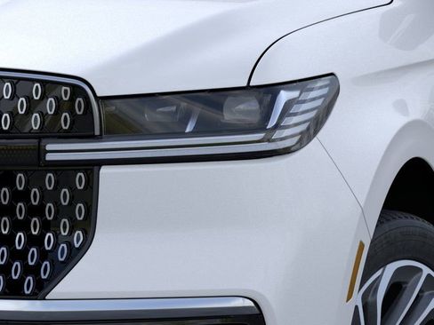 New 2025 Lincoln Navigator Reserve AWD/4WD image 18