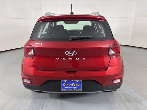 Used 2025 Hyundai Venue SEL FWD image 7